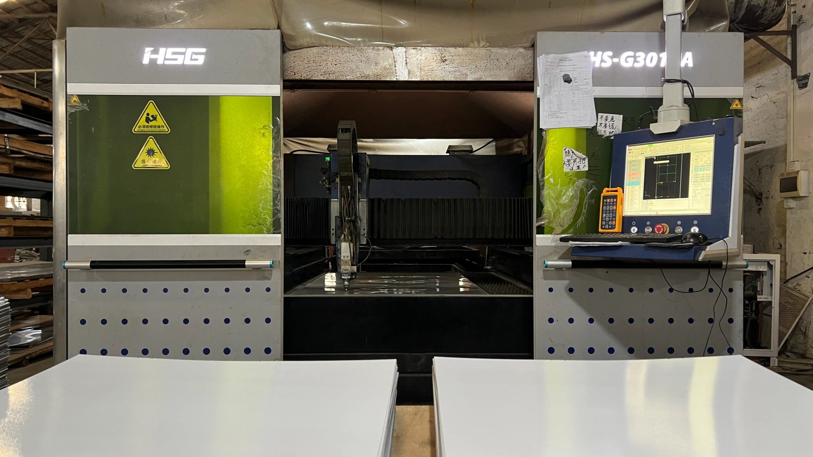 Enclosed Fiber Laser Metal Cutter