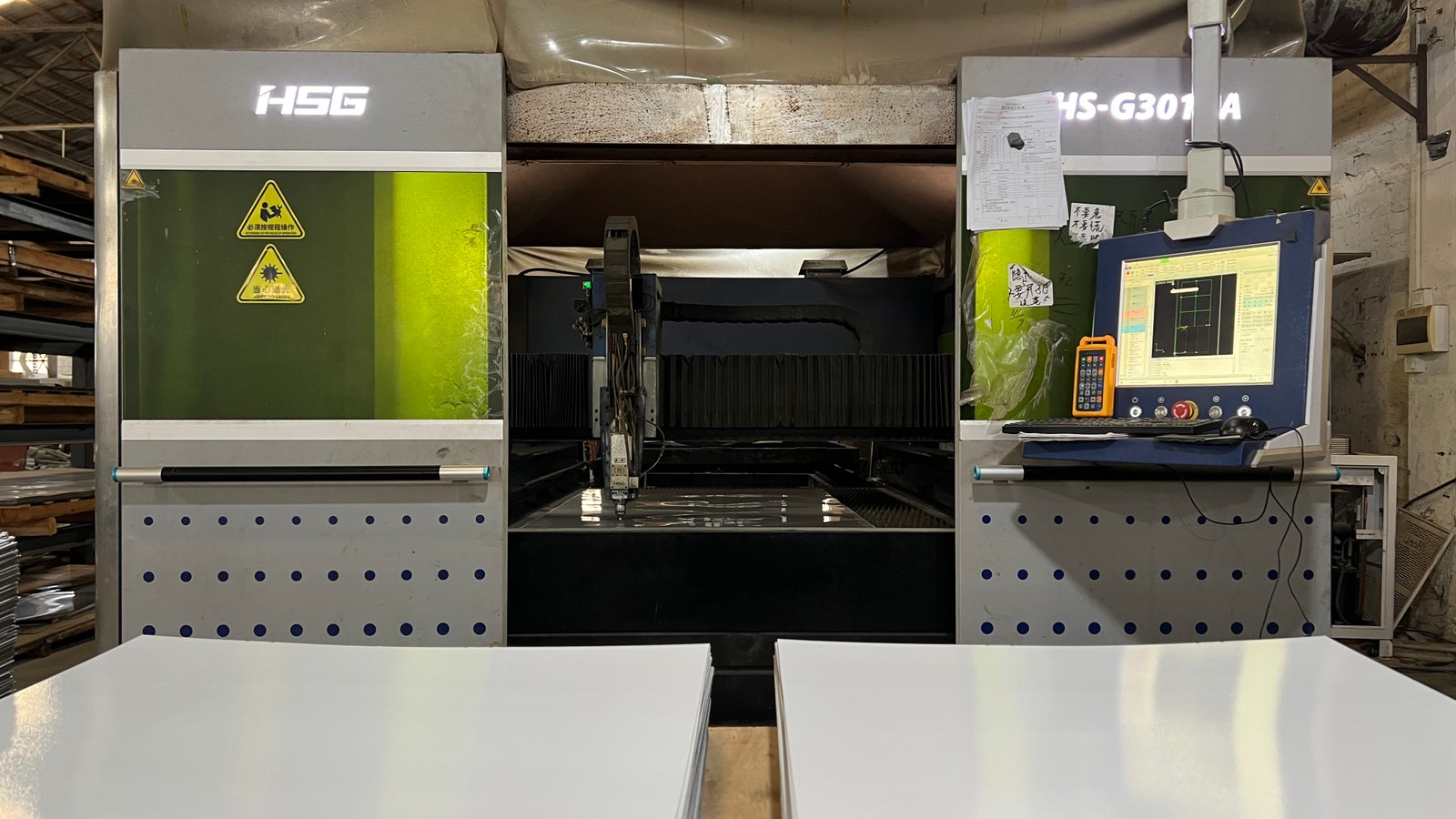 Enclosed Fiber Laser Metal Cutter