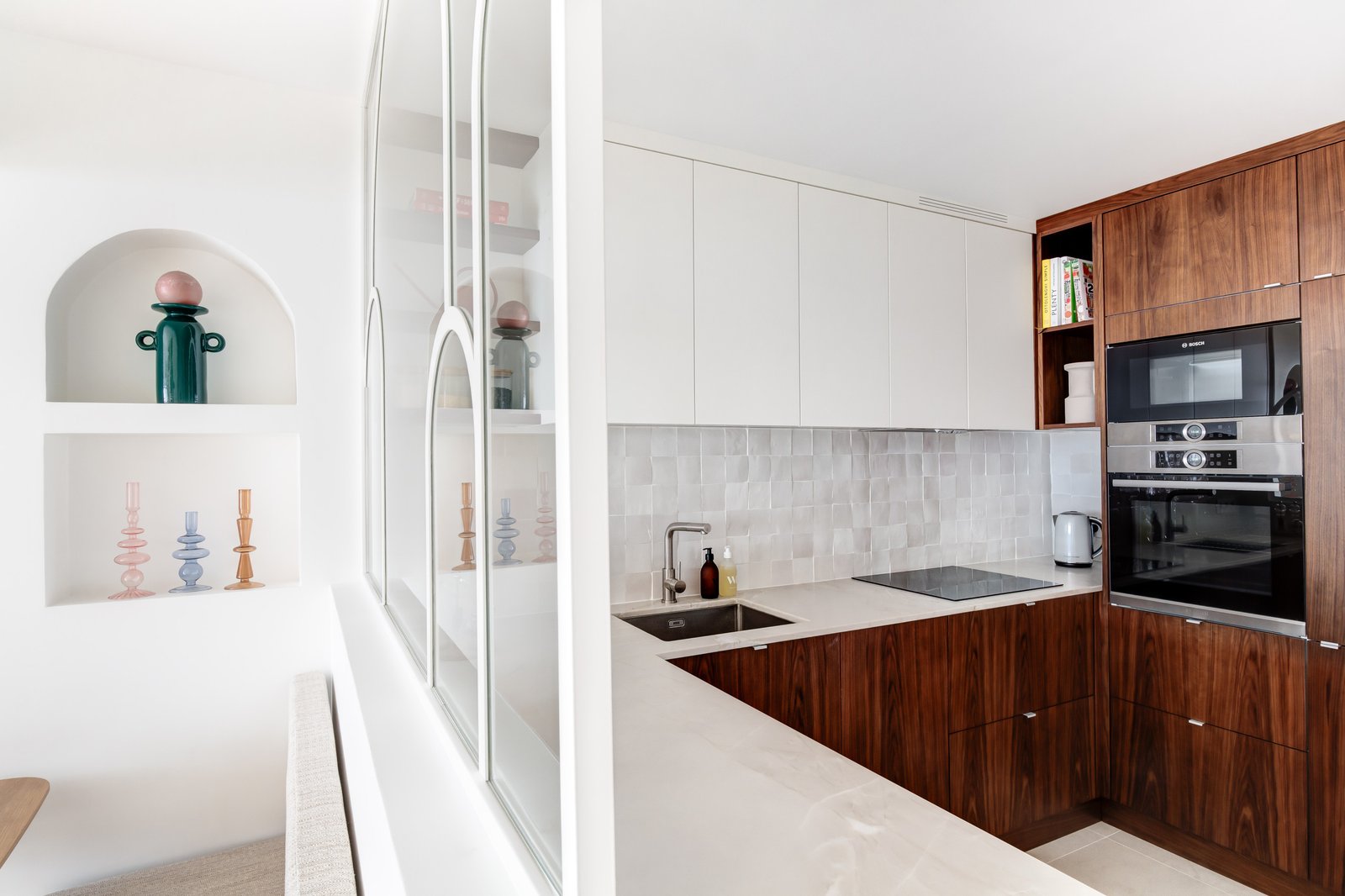 Kitchen tall cabinets with integrated appliances